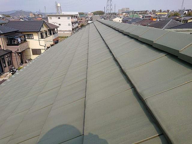 岐阜市の戸建住宅で瓦屋根の無料点検！ビスに緩みが見られました